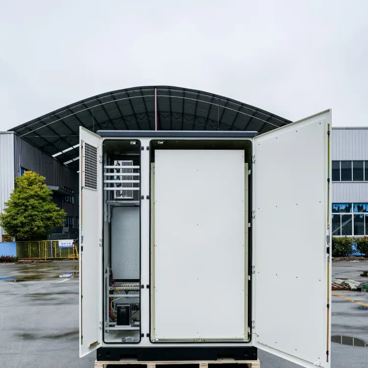 Liquid cooling medium for liquid cooling energy storage cabinet