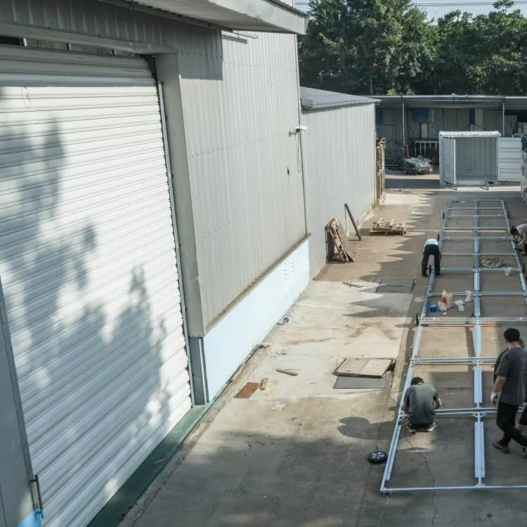 Large-capacity integrated energy storage cabinet for oil platforms