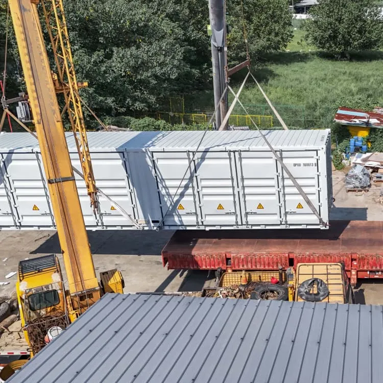 Photovoltaic panels installed on roofs without lightning protection