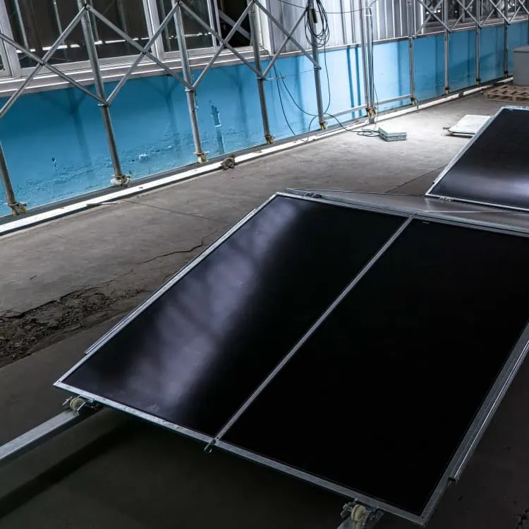 Does the solar outdoor power cabinet have lead-acid batteries 